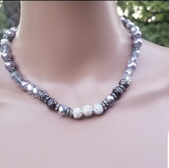 TWO VINTAGE FAUX PEARL & FACETED GLASS CRYSTAL NECKLACES - Picture 2 of 7